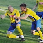 Miloš Kopečný (vlevo) svým gólem přiblížil Opavu vysněné baráži. Foto: Vladimír Žurek